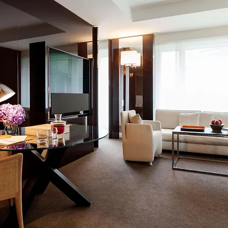 Grand Hyatt Hotel